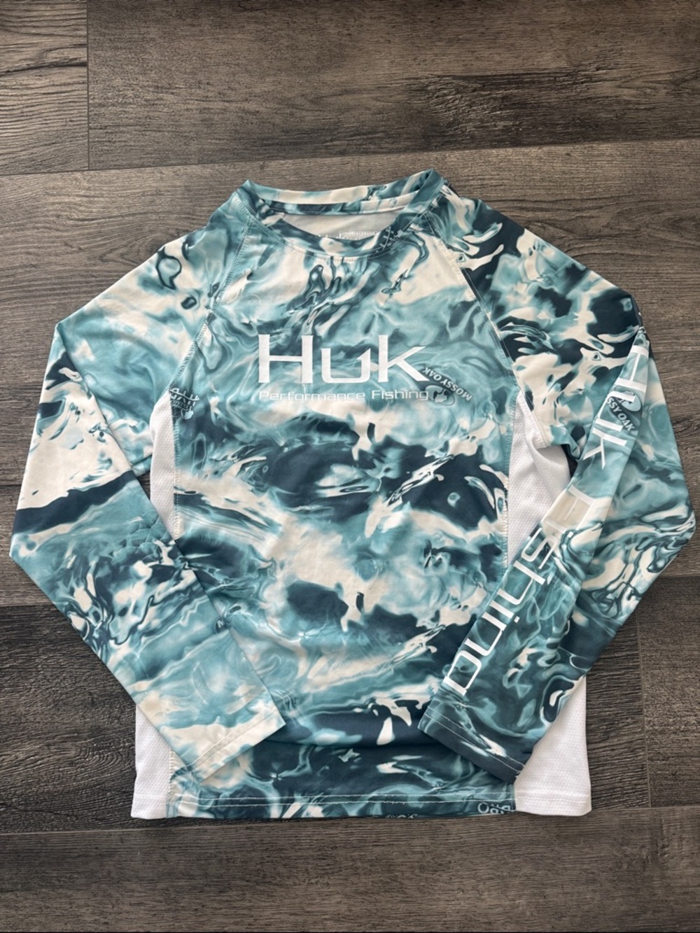 Youth Huk long-sleeve performance fishing shirt. Rash guard, Medium